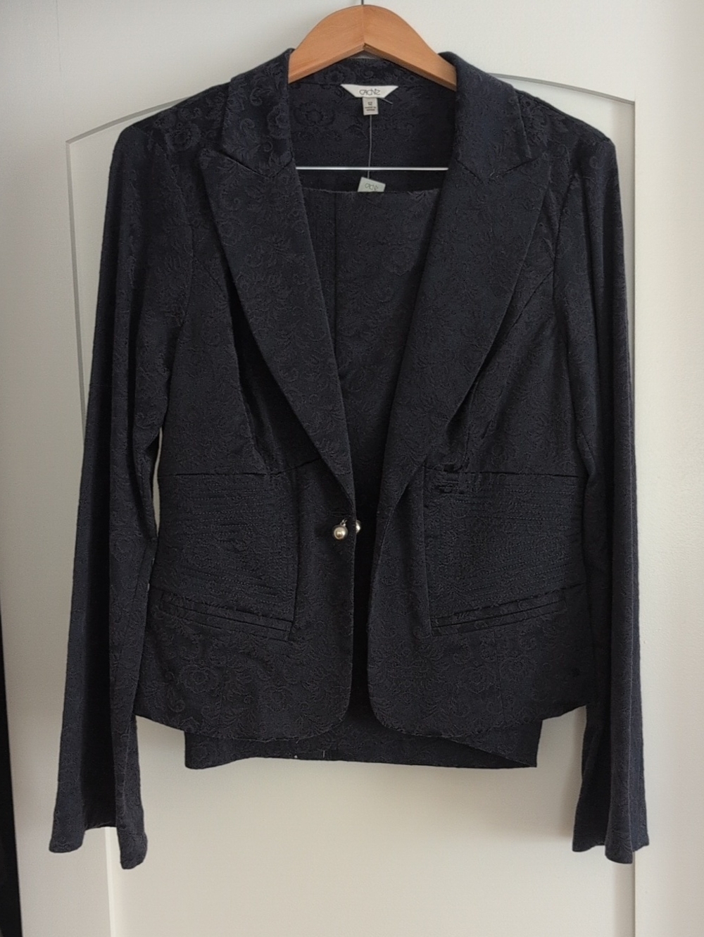 Chic Black Jacquard Women's Blazer and Skirt